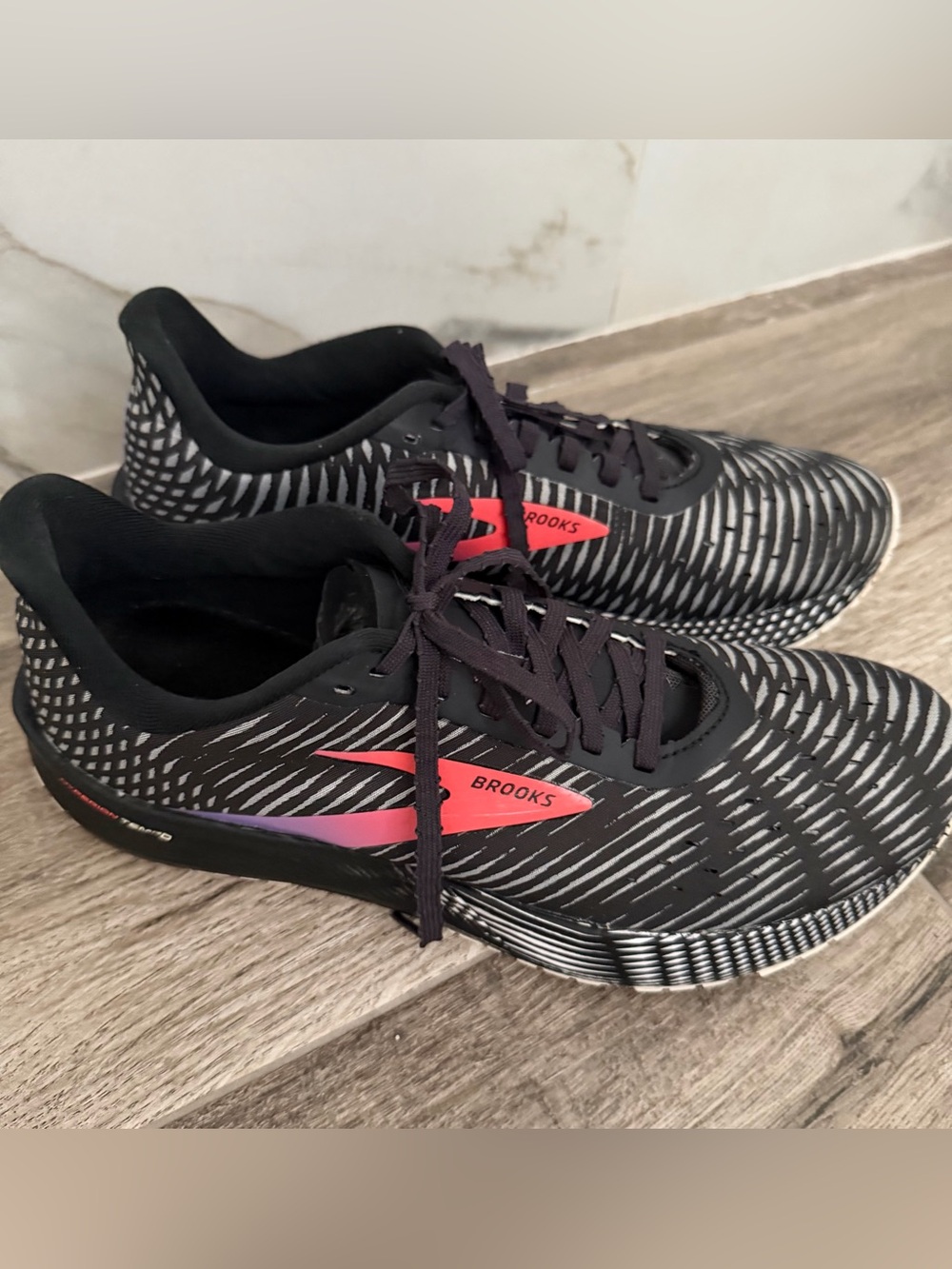 Hyperion Tempo Black Sneakers Pink Accents Sz 10 Women